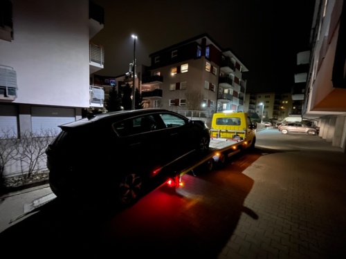 Jutro o 4 rano mam wyjechać zawieźć żonę na operację a co robi mój samochodzik? A takiego wuja. przy próbie - NatenczasWojski - Hejto.pl