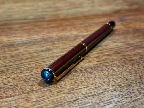 Dzień dobry wieczór się z Państwem, Dzisiaj zaprezentuję Państwu pióro. Pióro marki Parker. Pióro, które do - fonfi - Hejto.pl