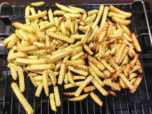 Wszyscy tak gadali że airfryer taki świetny to też sobie - Felonious_Gru - Hejto.pl