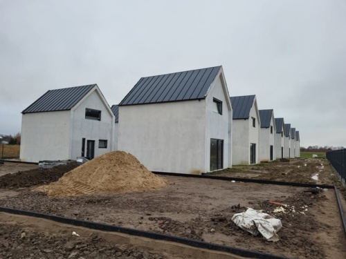 Pod Wrocławiem powstaje osiedle dla fanów Chłopaków z Baraków xD #budownictwo #patodeweloperka #heheszki - bori - Hejto.pl