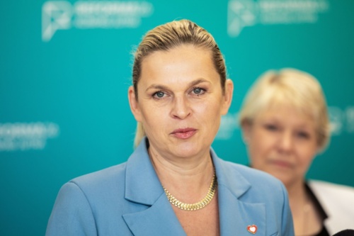 Zakaz używania smartfonów w szkołach. We wtorek projekt zostanie przyjęty przez Radę Ministrów - bojowonastawionaowca