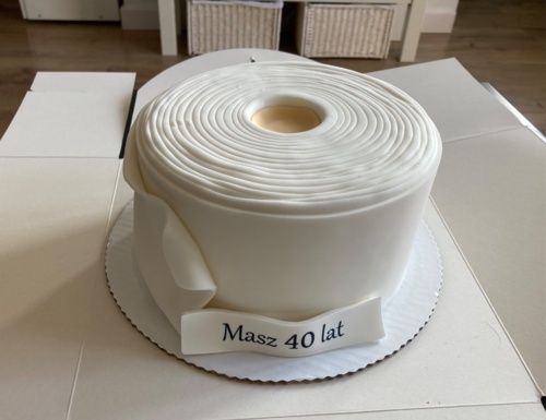 To chyba mój najlepszy tort urodzinowy xD Ładny? #urodziny #hejto40plus #heheszki - ismenka - Hejto.pl