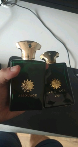 No niby mogę używać innych perfum niż Amouage Epic, ale po co? ( ͡° ͜ʖ ͡°) #conaklaciewariacie #perfumy - Lekofi - Hejto.pl