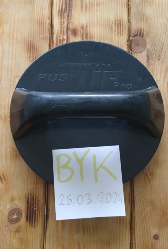 25 462 939 - 60= 25 462 879 Dziś pokombinowane. 20 z nogami na krześle, 10 z rękami jak najbliżej siebie, 10 z ze - Byk - Hejto.pl