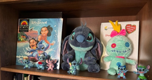 Czy bardzo lubię Stitcha? Nie wiem, być może xD stitch #disney #figurki #maskotki - xepo - Hejto.pl