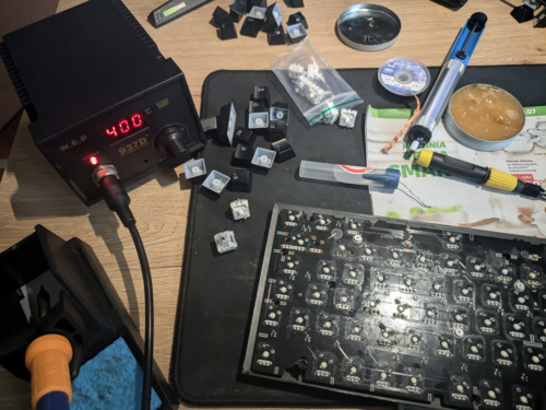 Kiedyś bym nie powiedział, że można zajechać klawiaturę mechaniczną, które są zrobione aby wytrzymać - Atexor - Hejto.pl