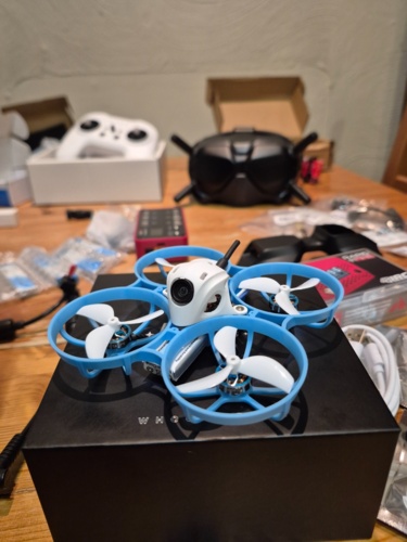 chyba już wszystko, żeby zacząć latać tiny whoopem w analogu. jako że nie mam czasu latać normalnym dronem, to - voy.Wu - Hejto.pl