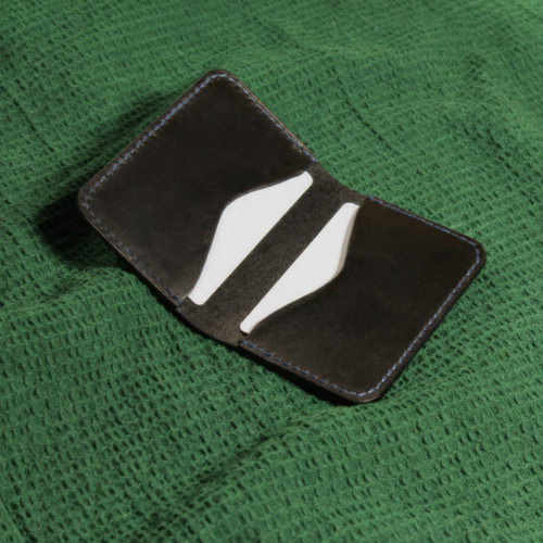 Cześć hejto. To mój pierwszy post tutaj, więc zaczynam od #rozdajo\ Oddaję #zadarmo skórzany card holder. - Lucia_Leathercraft - Hejto.pl