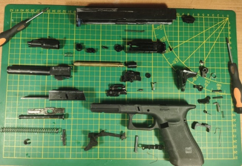 Ciekaw ile części zostanie :) #asg #hobby - Rzeznik - Hejto.pl