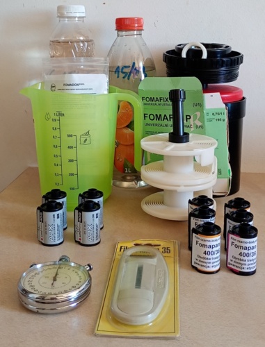 #fotografia #fotografiaanalogowa #czarnobiale #tworczoscwlasna #chemia Zaczynam ten taniec, ostatnio z 3.5 roku temu. - Byk - Hejto.pl