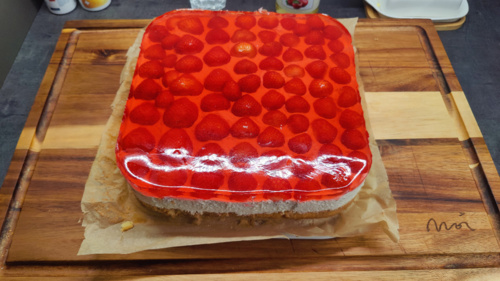 Biszkopcik z truskawkami to jest to, ulubione ciasto mojego dzieciństwa. Odstał się przez noc, do porannej kawusi jak - Stashqo - Hejto.pl