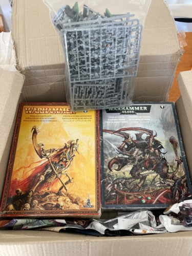 Gdy kupiłem pare figurek z #warhammer fantasy i ścinki za 15€, a w środku mały bonus za darmo xD #warhammer40k - Bjordhallen - Hejto.pl