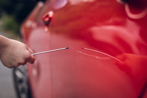 Emeryt zdemolował 26 samochodów w Nowym Sączu - aerthevist - Hejto.pl