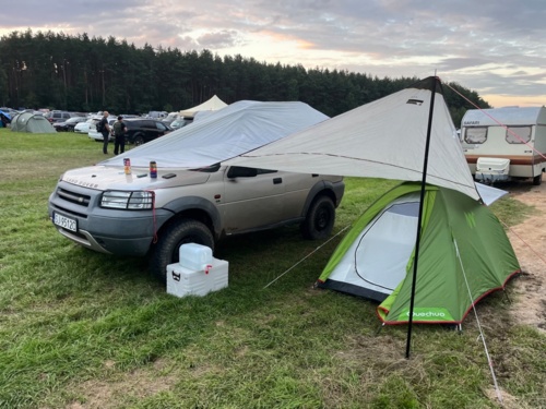 Po raz pierwszy #landrover gruz zrobił 530km bez usterki od strzała (° ͜ʖ °) dotarłem na #tribalanga W związku z - Klamra - Hejto.pl