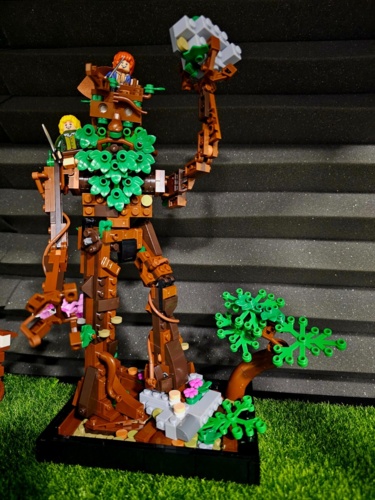 Ent z projektu poleconego przez @damw (przeróbka drzewka bonsai) Jest ultra kozacki! #lego #lotr - Odwrocuawiacz - Hejto.pl