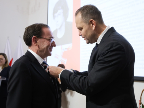 Dzień dobry. Otóż jak donosi Wyborcza, Karol Nawrocki jako dyrektor Muzeum II Wojny Światowej w Gdańsku, przez - Wyrocznia - Hejto.pl