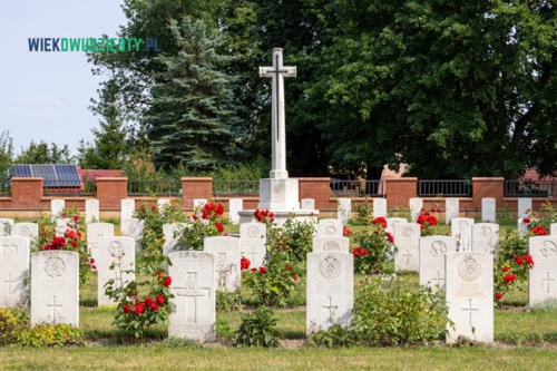 Cmentarz Wojenny Wspólnoty Brytyjskiej w Malborku - wiekdwudziesty_pl - Hejto.pl