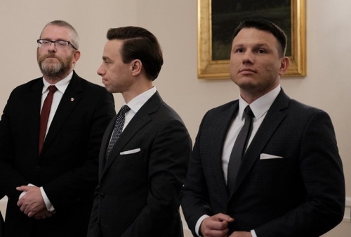 Konfederacja na skraju rozpadu. Braun straszy i szantażuje. "Sławek się nie da" - 100mph - Hejto.pl