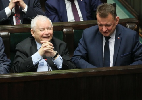 PiS już daleko z przodu - 100mph - Hejto.pl