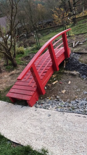 Zbudowałem sobie japoński mostek z resztek drewna z różnych projektów #diy #majsterkowanie - Barcol - Hejto.pl