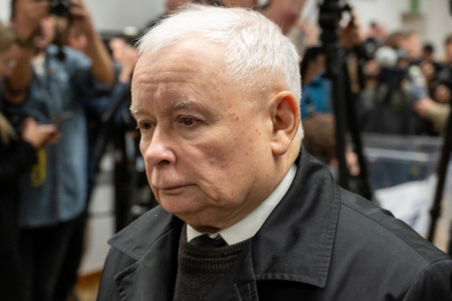 Kiedy wybrałeś typa na kandydata na prezydenta, bo masz na niego haki, ale teraz te haki mają wszyscy. #polityka - Deykun - Hejto.pl