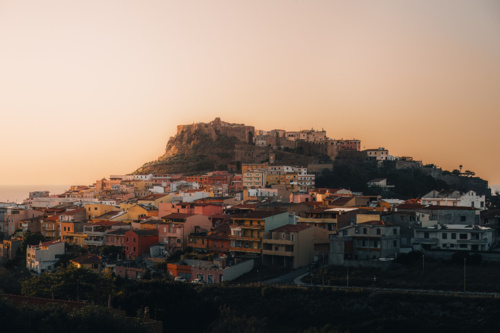 Castelsardo o zachodzie Slonca. Zlota godzina cyknieta z balkonu, a pozniej szybki wypad na koniec miasta, idealnie na - 3t3r - Hejto.pl