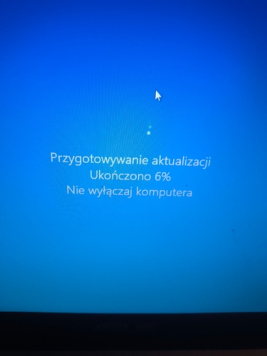 Haha instaluje win10. Na 13 letnim lapku. #cybulionjestinny #komputery - Cybulion - Hejto.pl