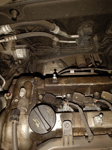 #samochody #mechanikasamochodowa Taka sytuacja z dziś. Po tysiącu km od ostatniej dolewki oleju zapaliła się lampa - strzala666 - Hejto.pl