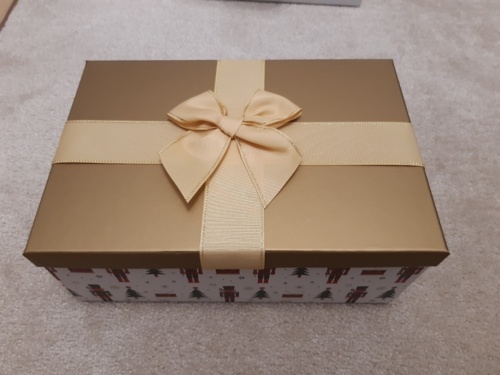 Witajcie! Do redakcji #hejtopaka wpłynęło sporo paczek bez wymaganej regulaminem folii ochronnej, których nie - bori - Hejto.pl