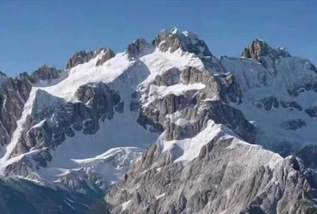 a476d7a5-9aea-420c-825c-a31b760cb7eb