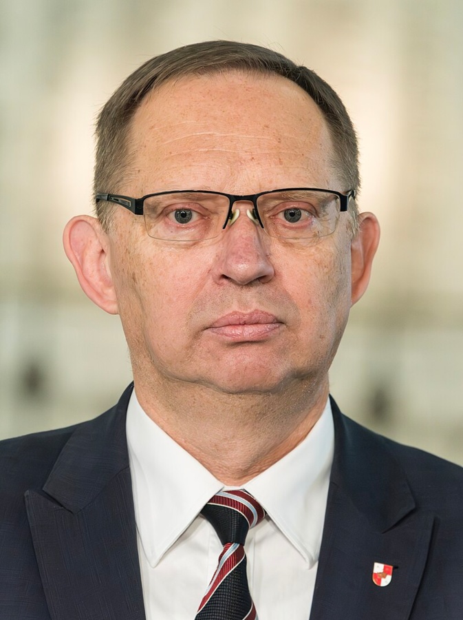 6a9704b8-5482-43d6-86b5-d9f99909e4cc