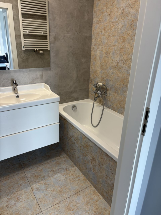 a262832f-3c36-4adb-b42a-6c6885c1f5d1