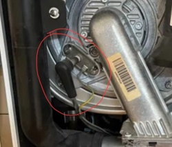 82a4d677-9443-4701-bd82-a878a5588d54