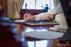 19949ecf-9697-4834-a984-5d950e358982