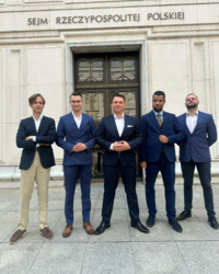 59f63b32-68ee-49c8-a409-e707b631f147